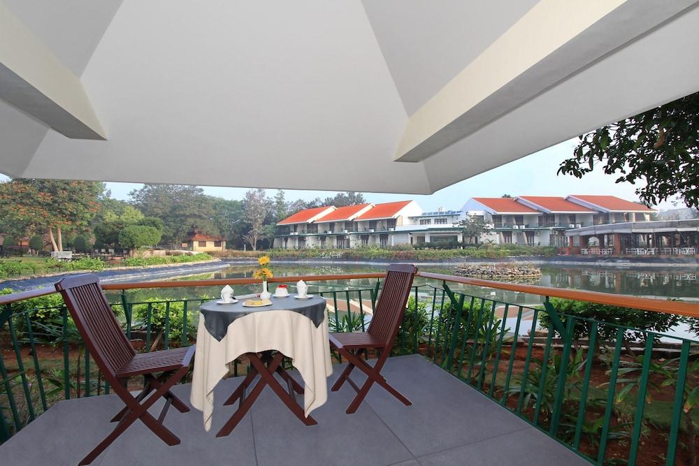 Silent Shores Resort & Spa Mysore Exterior foto